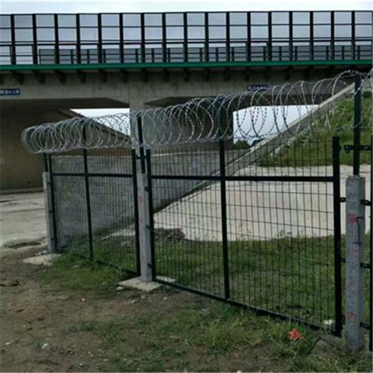 鐵路防護柵欄案例展示圖片2 鐵路防護柵欄案例展示圖片2